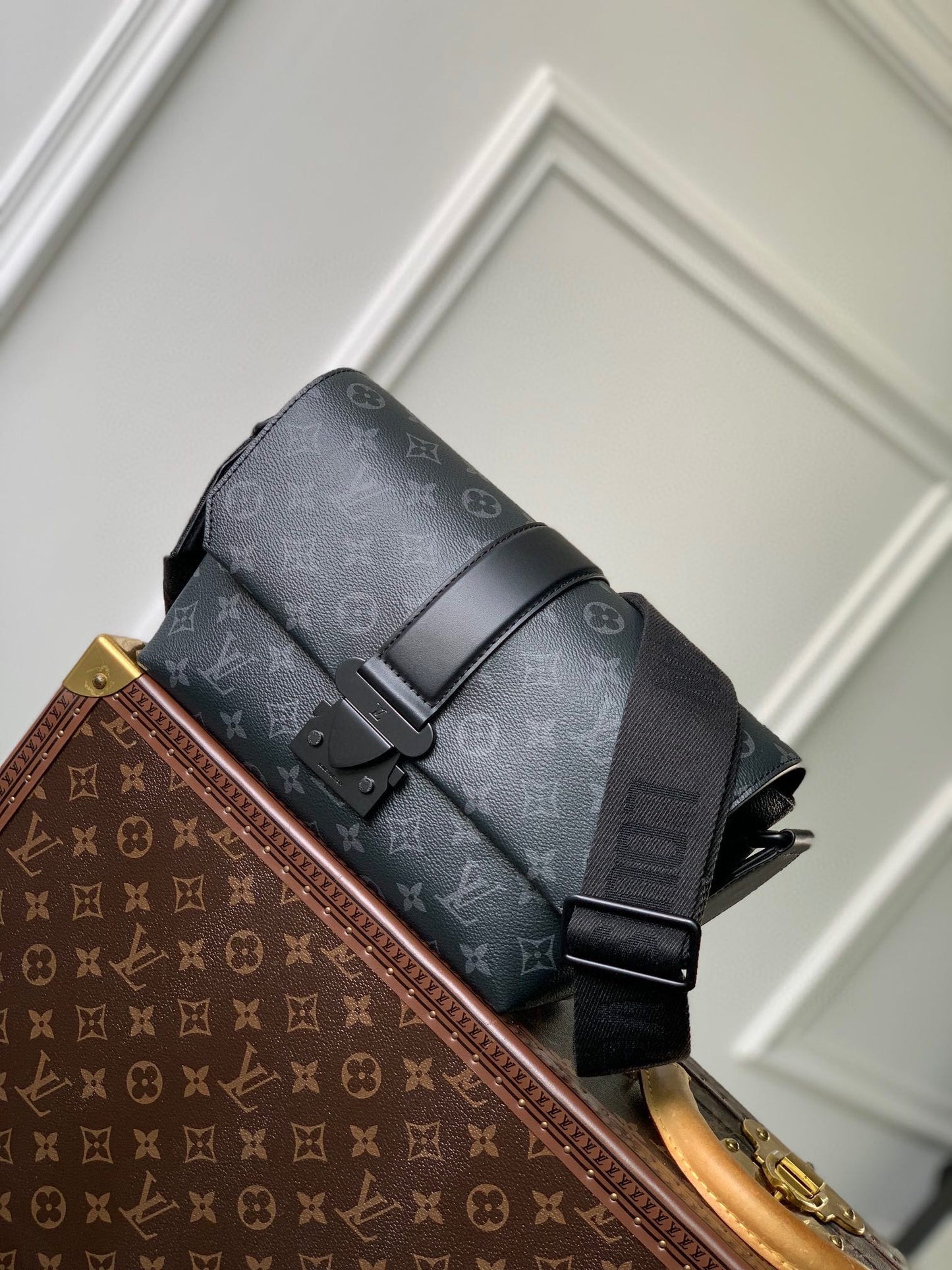 Louis Vuitton Black Monogram Pattern Canvas Crossbody Messenger Shoulder Bag