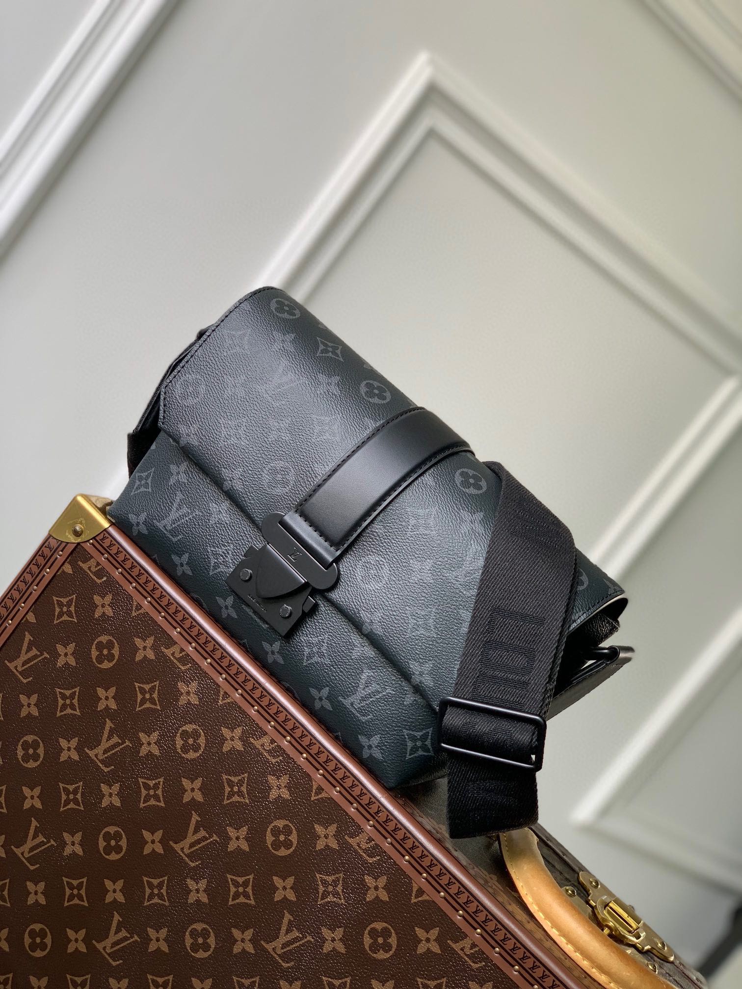 Louis Vuitton Black Monogram Pattern Canvas Crossbody Messenger Shoulder Bag