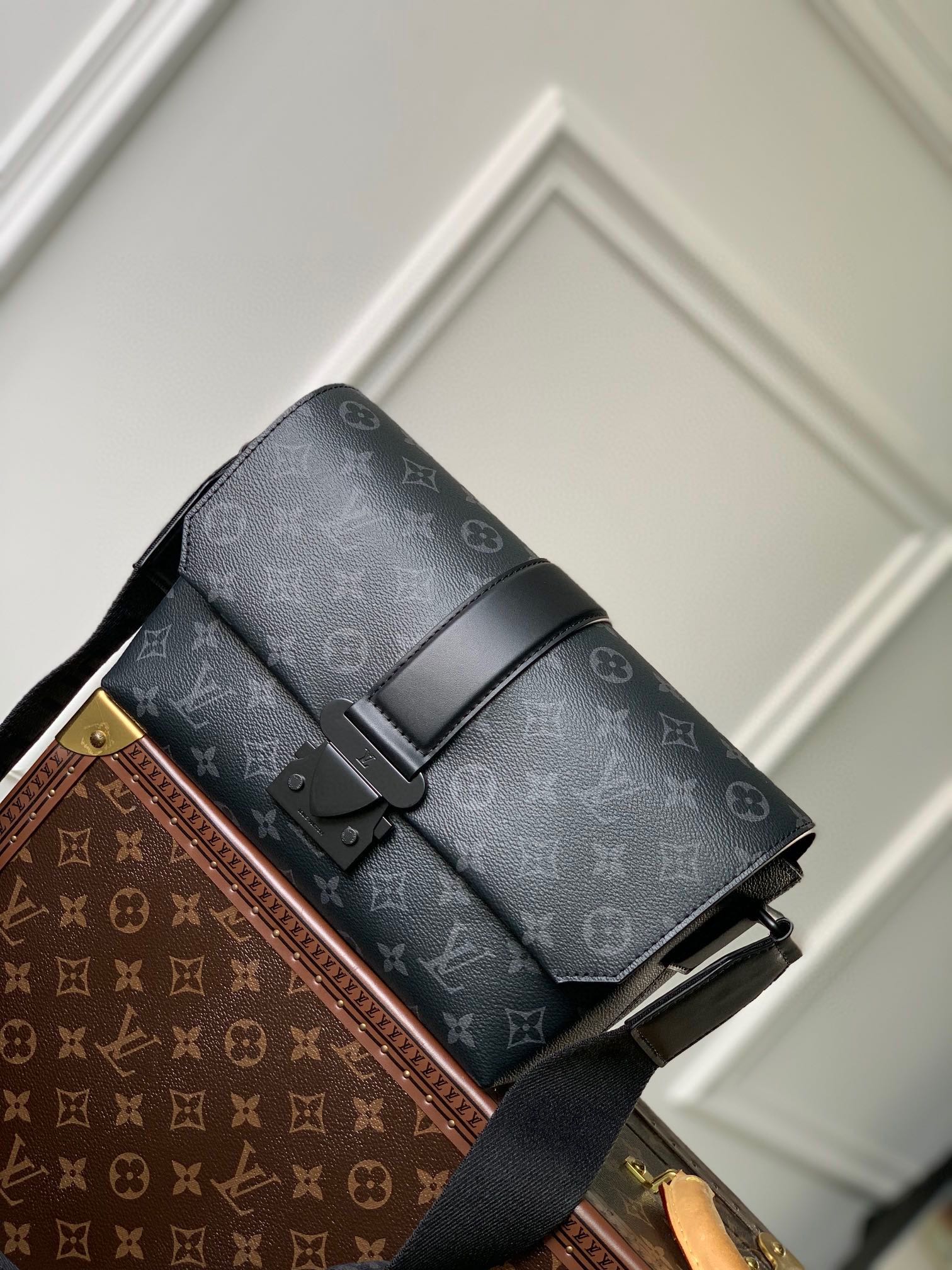 Louis Vuitton Black Monogram Pattern Canvas Crossbody Messenger Shoulder Bag