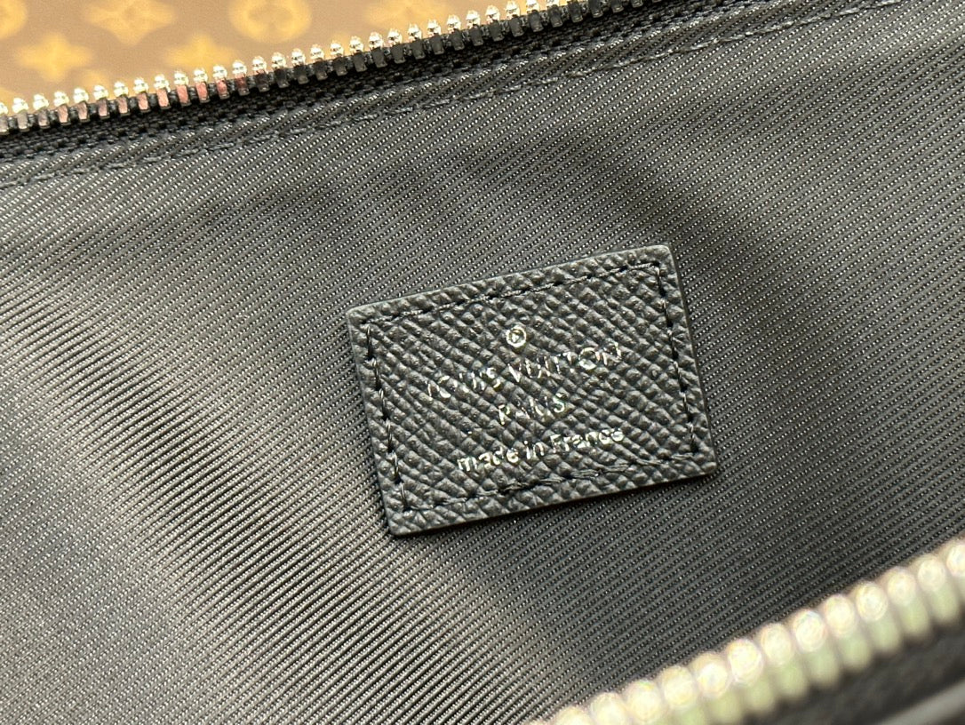 Louis Vuitton Black Textured Leather Briefcase with Detachable Shoulder Strap