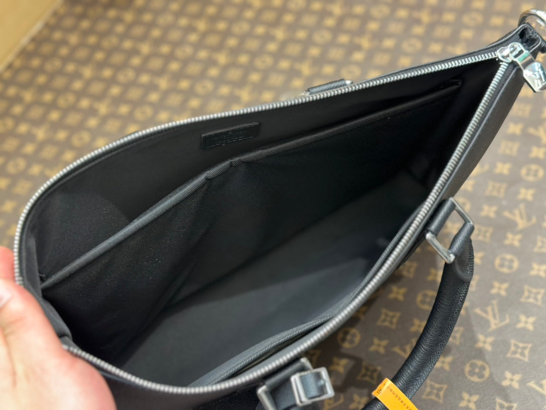 Louis Vuitton Black Textured Leather Briefcase with Detachable Shoulder Strap