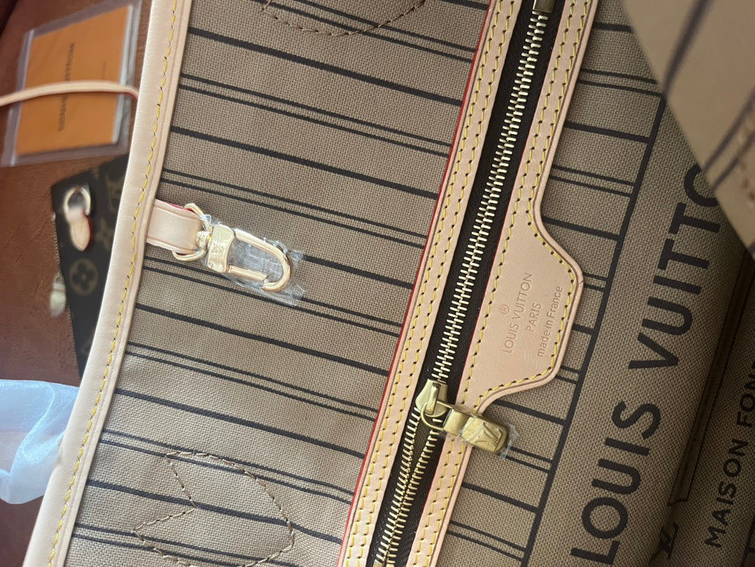 Louis Vuitton Classic Monogram Pattern Large Tote Handbag with Matching Pouch Set