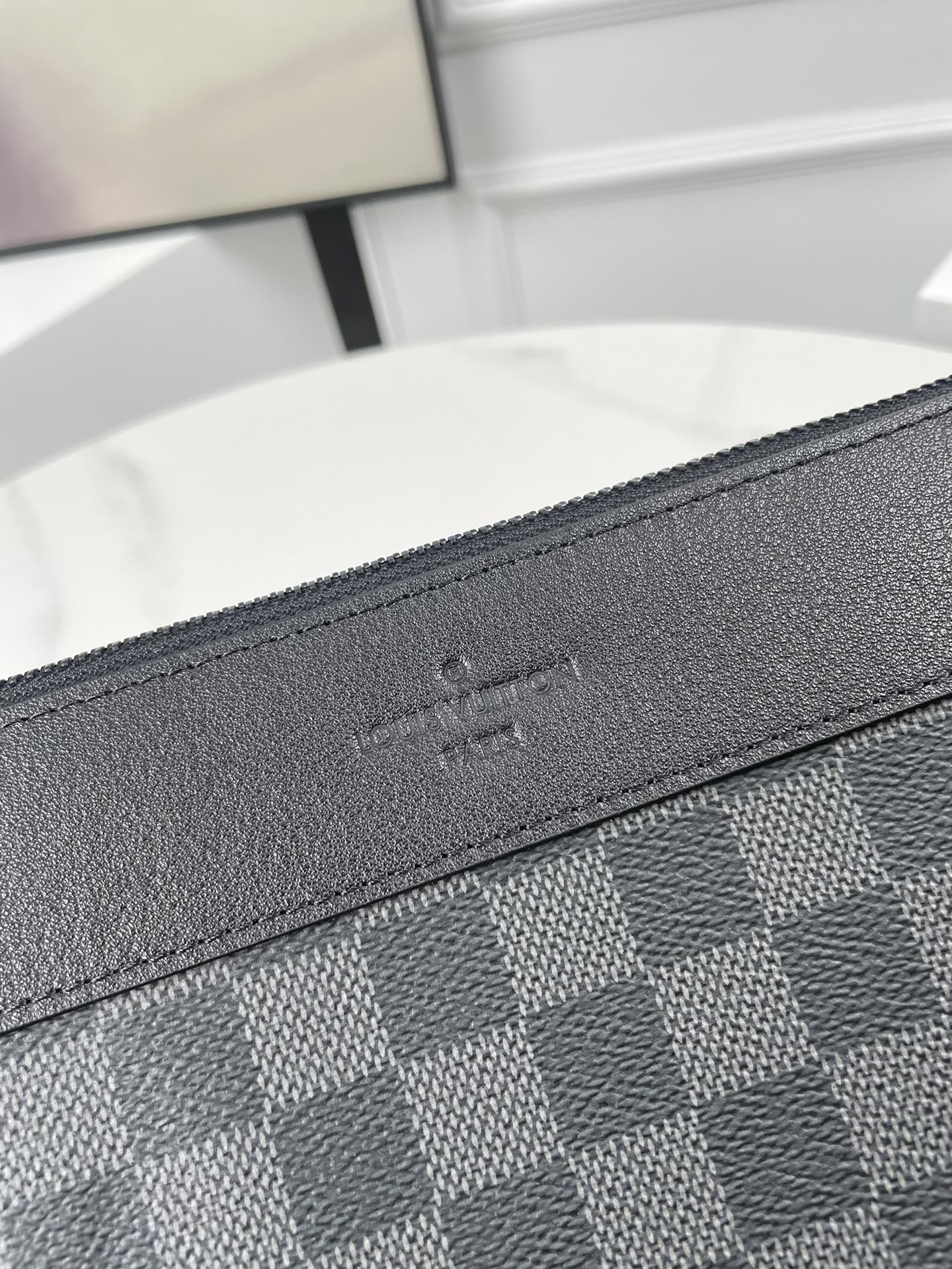 Louis Vuitton Classic Checkered Pattern Zippered Pouch Clutch for Essentials