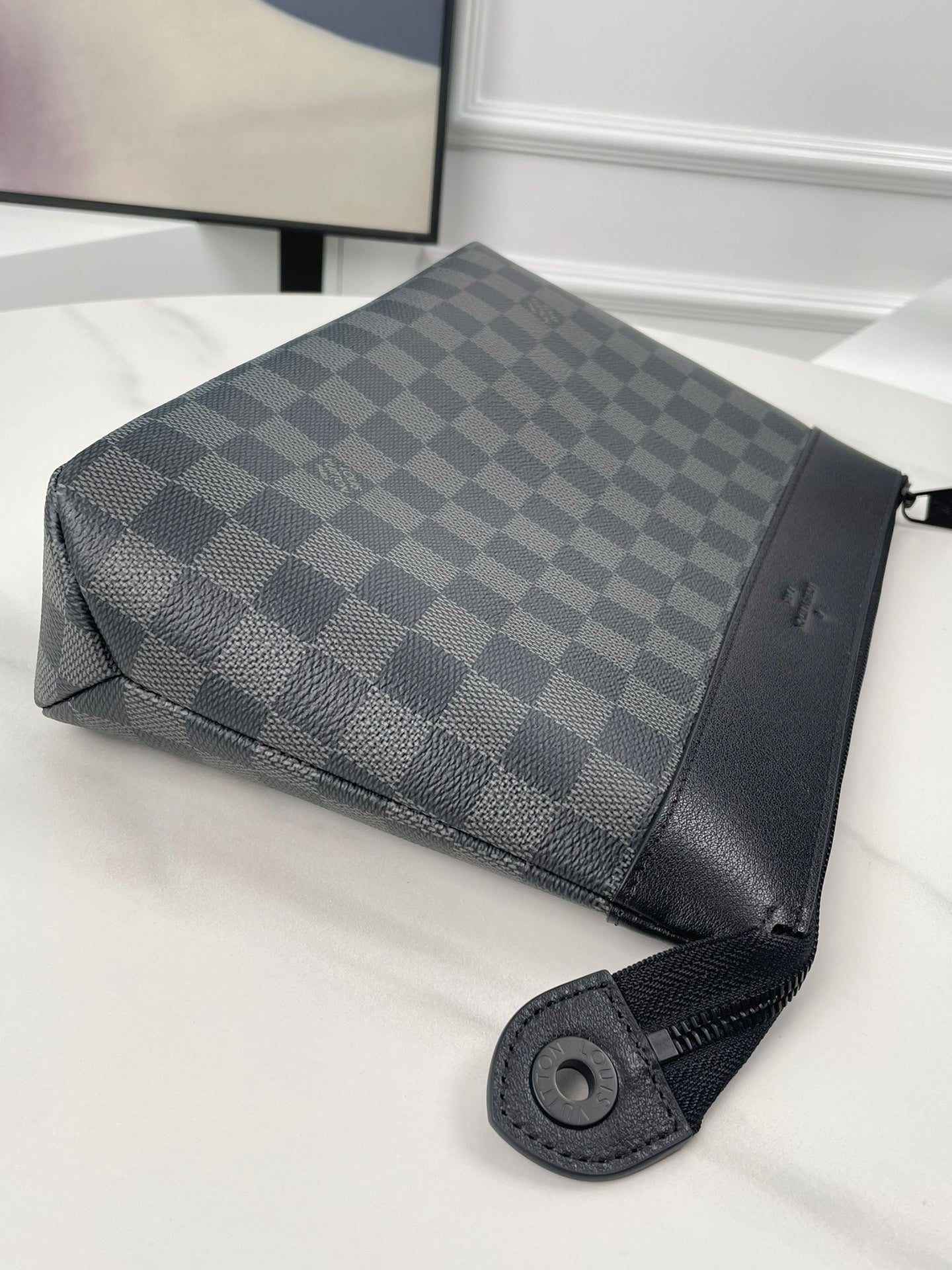 Louis Vuitton Classic Checkered Pattern Zippered Pouch Clutch for Essentials
