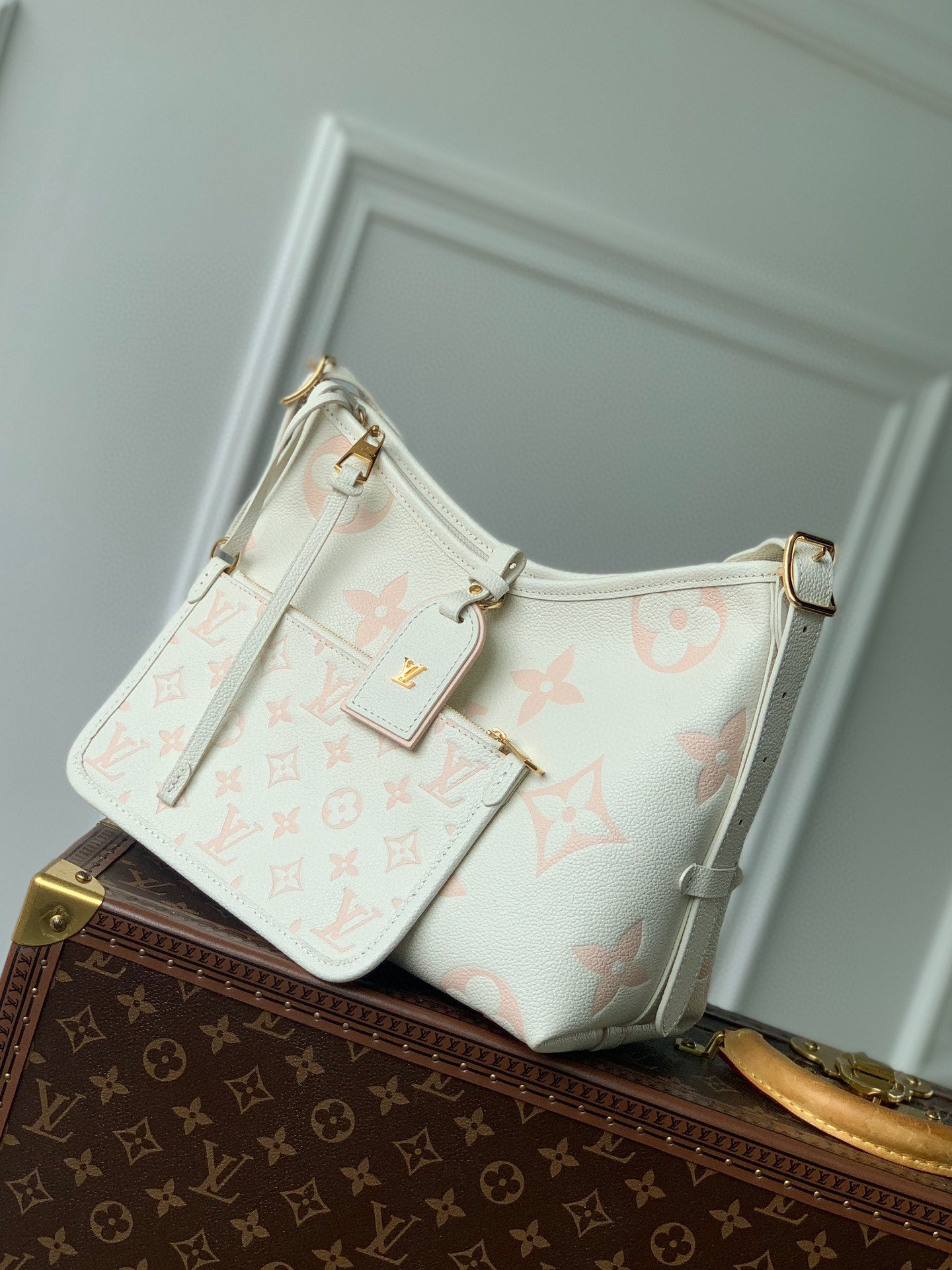 Louis Vuitton White and Pink Monogram Pattern Leather Shoulder Handbag