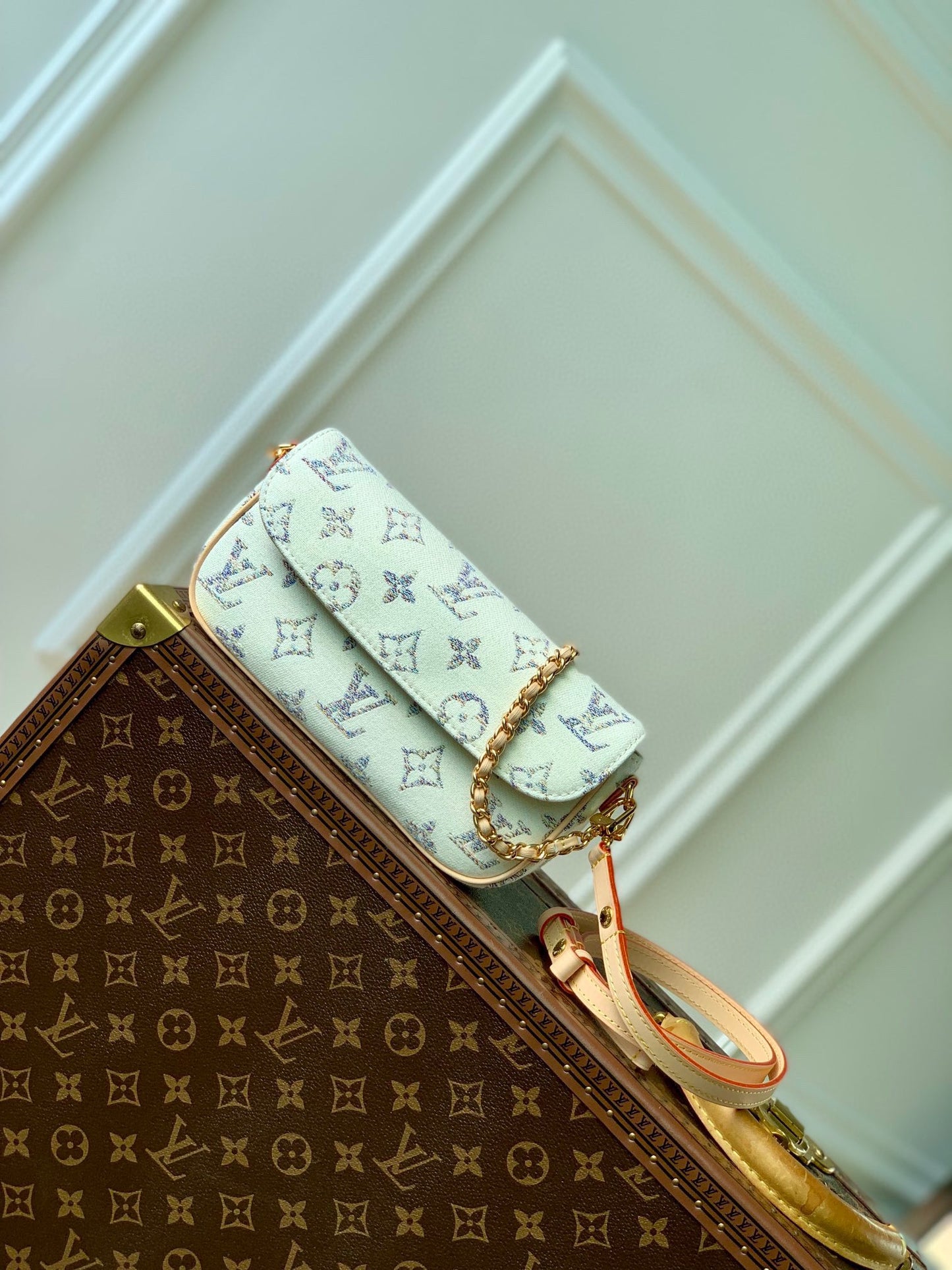 Louis Vuitton Elegant White Monogram Flap Shoulder Bag with Gold Chain