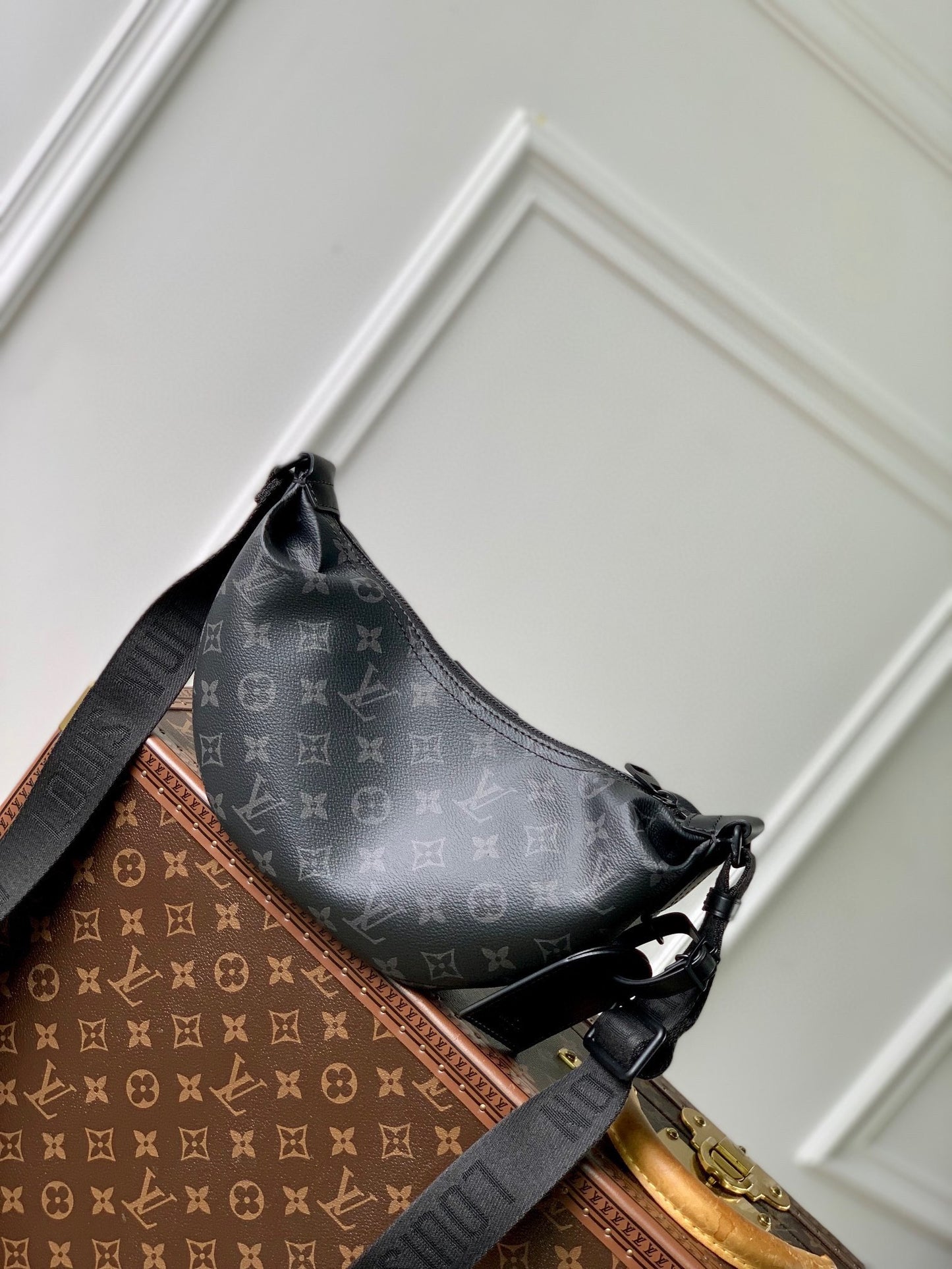 Louis Vuitton Black Monogram Crescent Sling Bag Unisex Crossbody Waist Pack