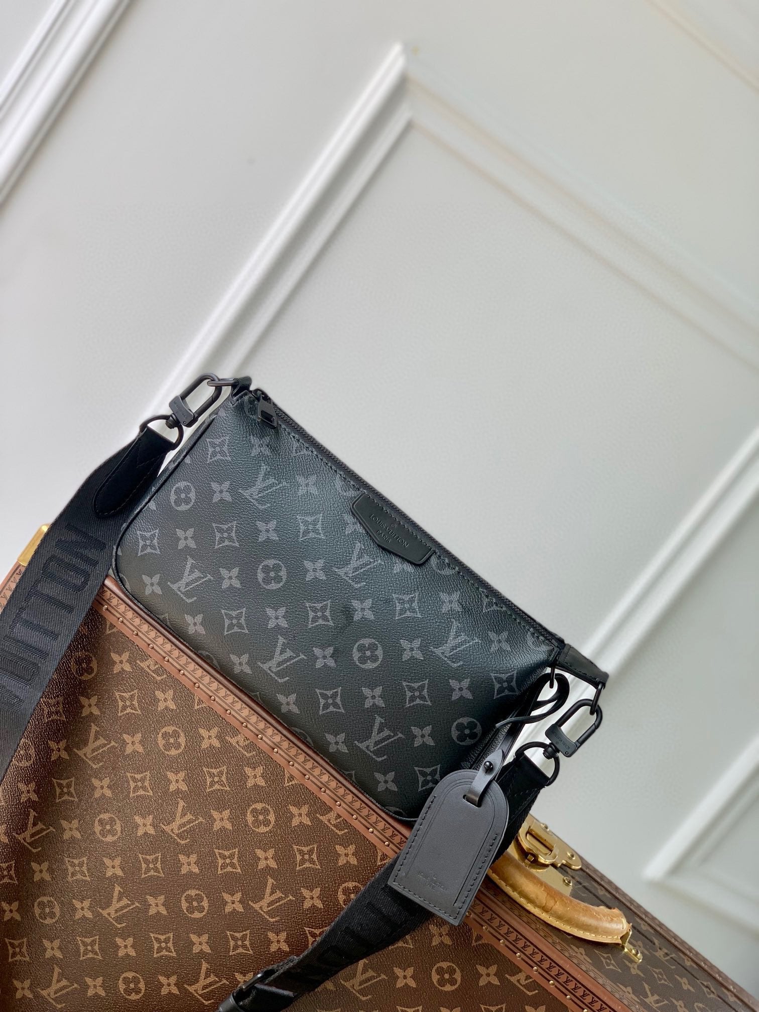 Louis Vuitton Dark Grey Monogram Pattern Canvas Messenger Crossbody Bag