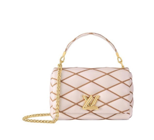 Louis Vuitton Luxury Pink Diamond Quilted Shoulder Bag with Gold Clasp