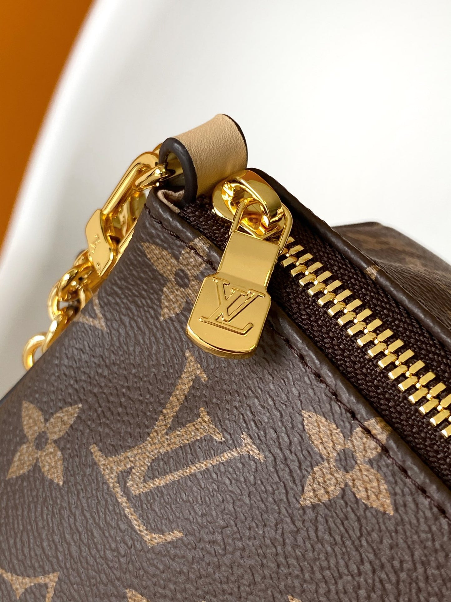 Louis Vuitton Luxury Brown Monogram Geometric Star Crossbody Bag with Chain