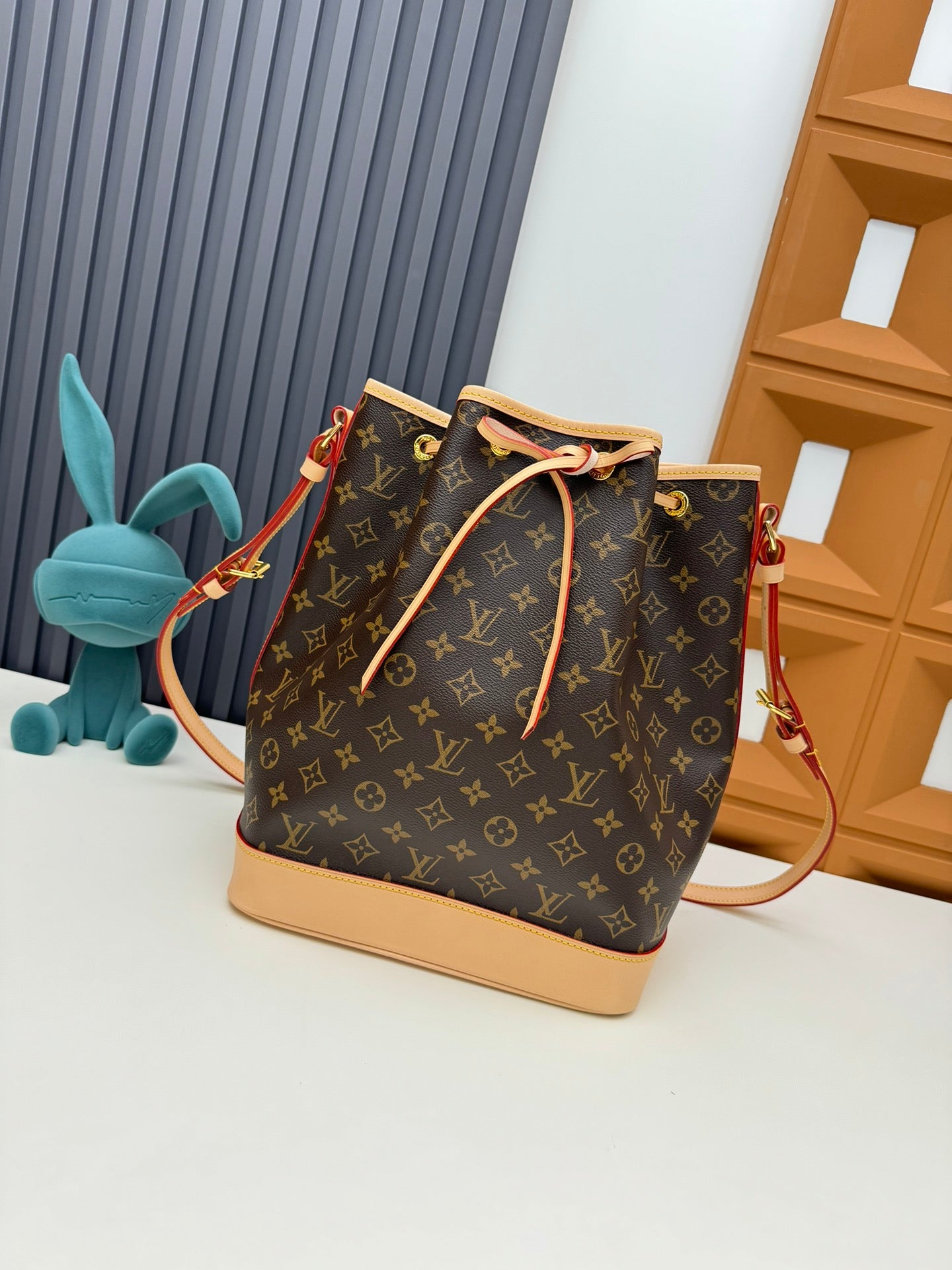 Louis Vuitton Vintage Monogram Pattern Drawstring Bucket Bag with Leather Strap