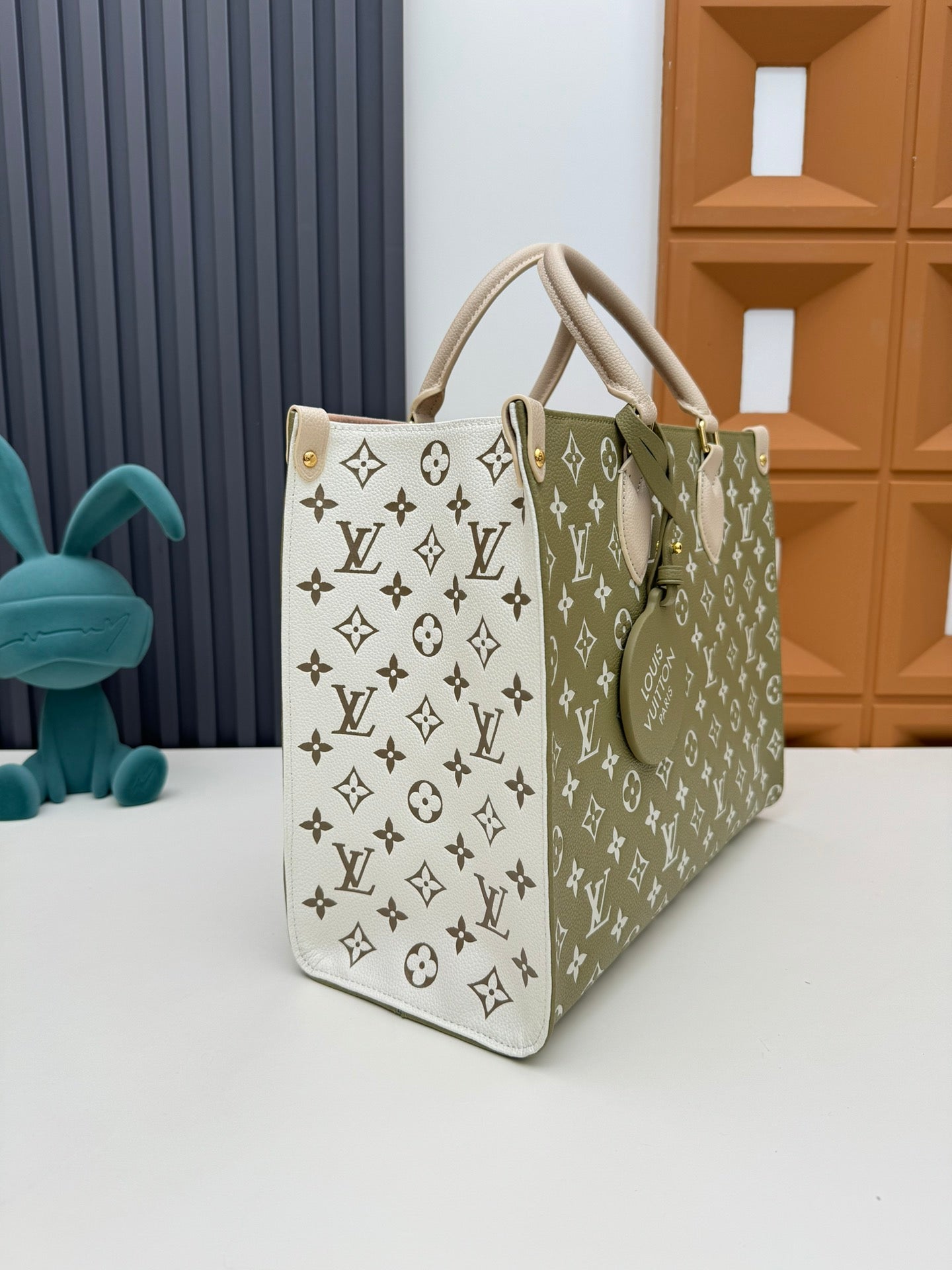Louis Vuitton OnTheGo MM Monogram Empreinte Giant Leather Tote Bag - Olive &amp; Cream