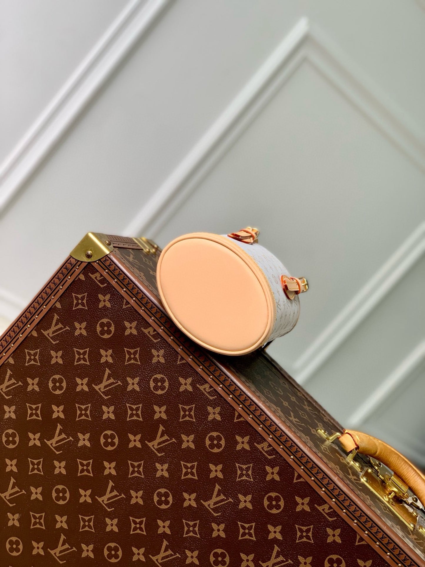 Louis Vuitton Elegant Monogram Pattern Canvas Bucket Bag with Leather Handle