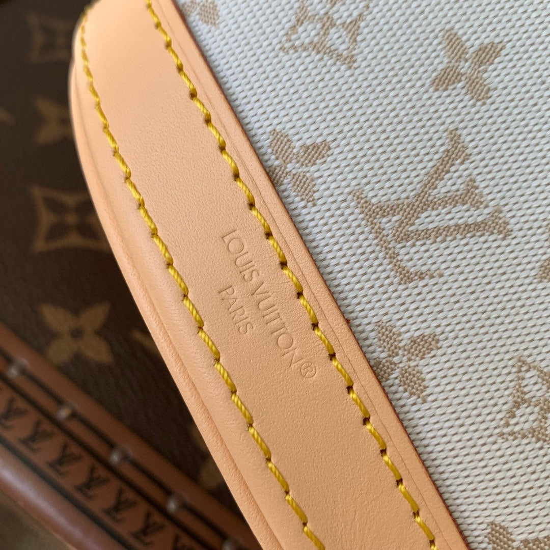 Louis Vuitton Elegant Monogram Pattern Canvas Bucket Bag with Leather Handle