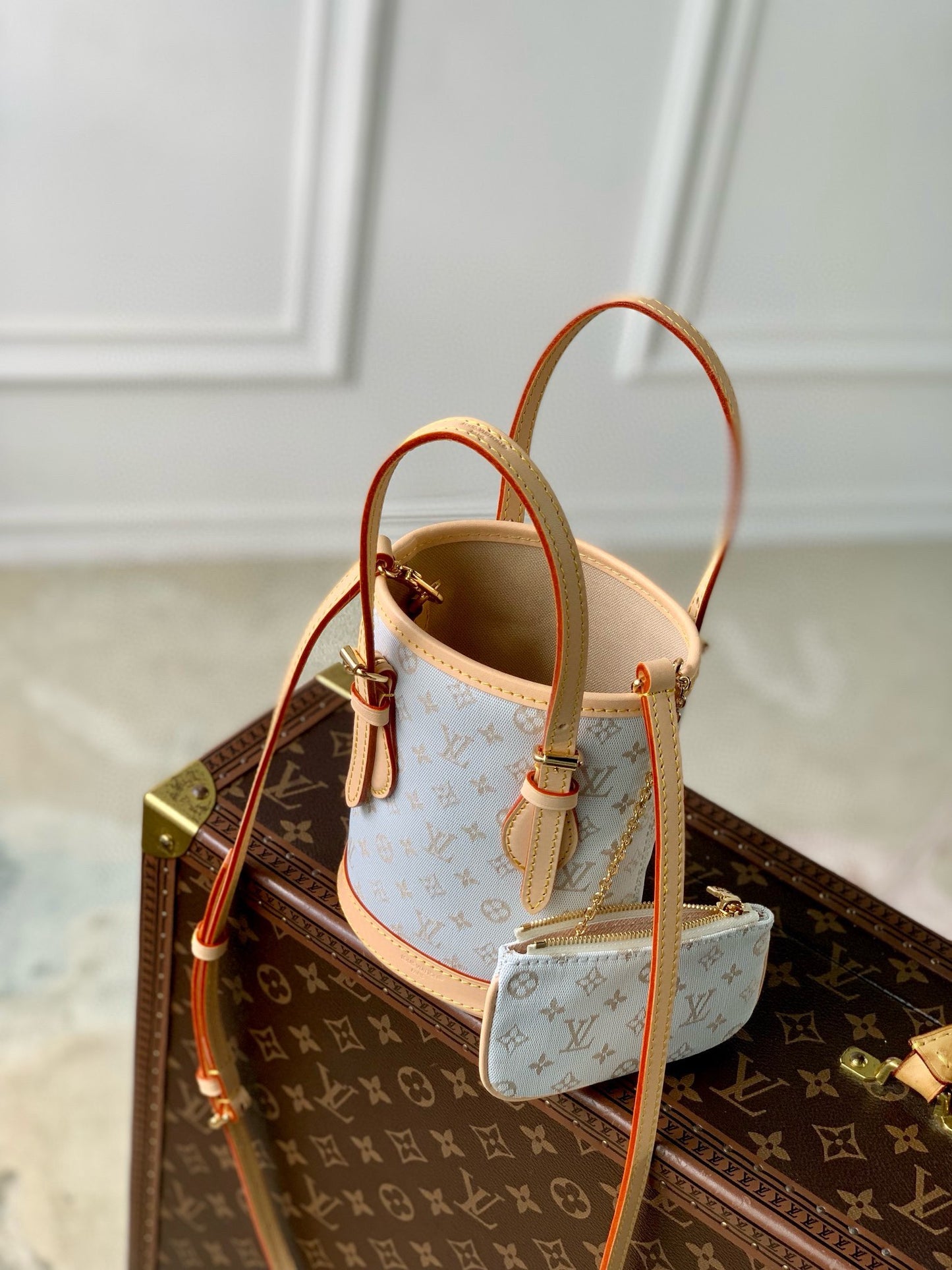 Louis Vuitton Elegant Monogram Pattern Canvas Bucket Bag with Leather Handle