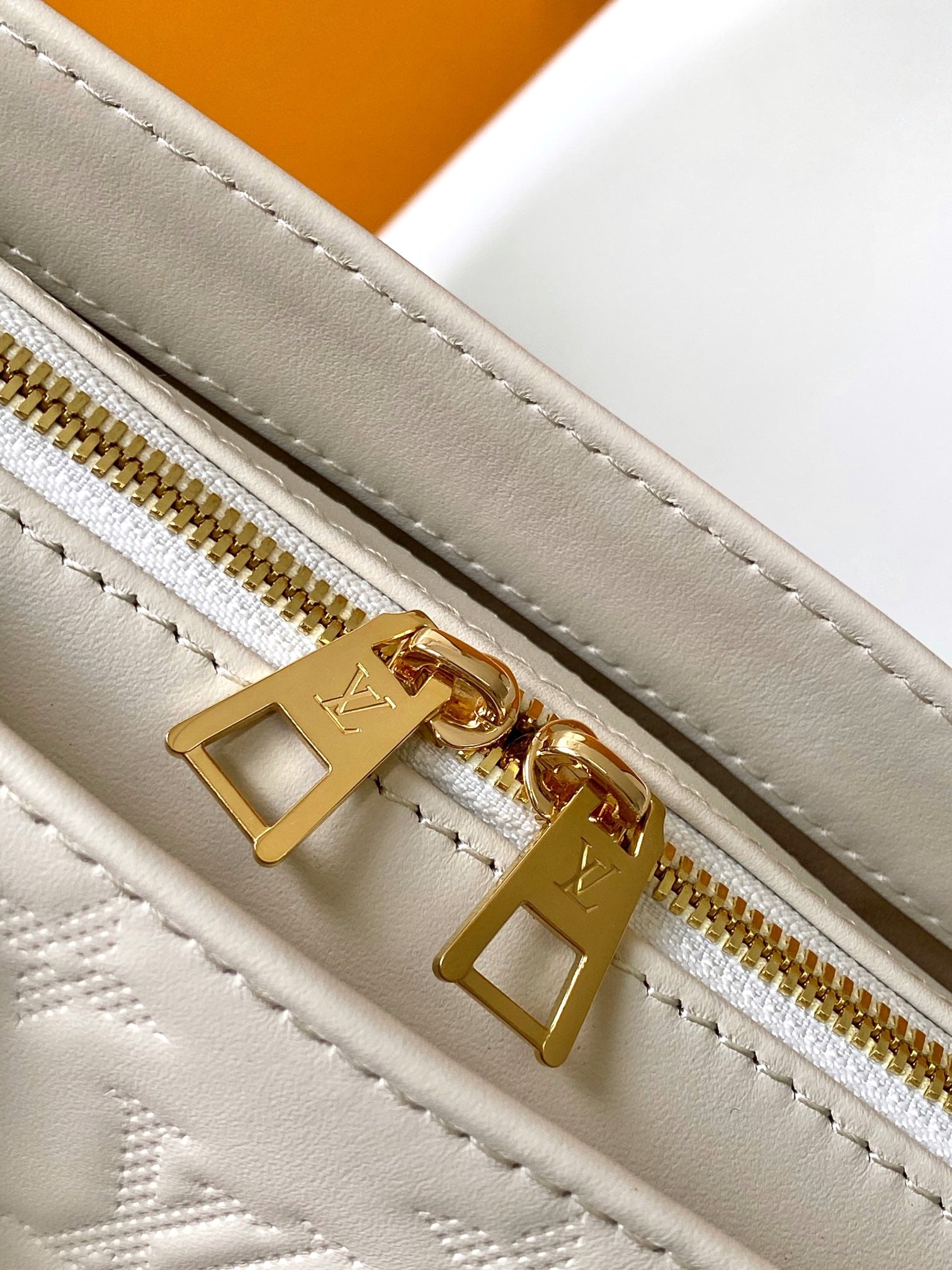 Louis Vuitton White Embossed Leather Top Handle Shoulder Bag with Chain Detail