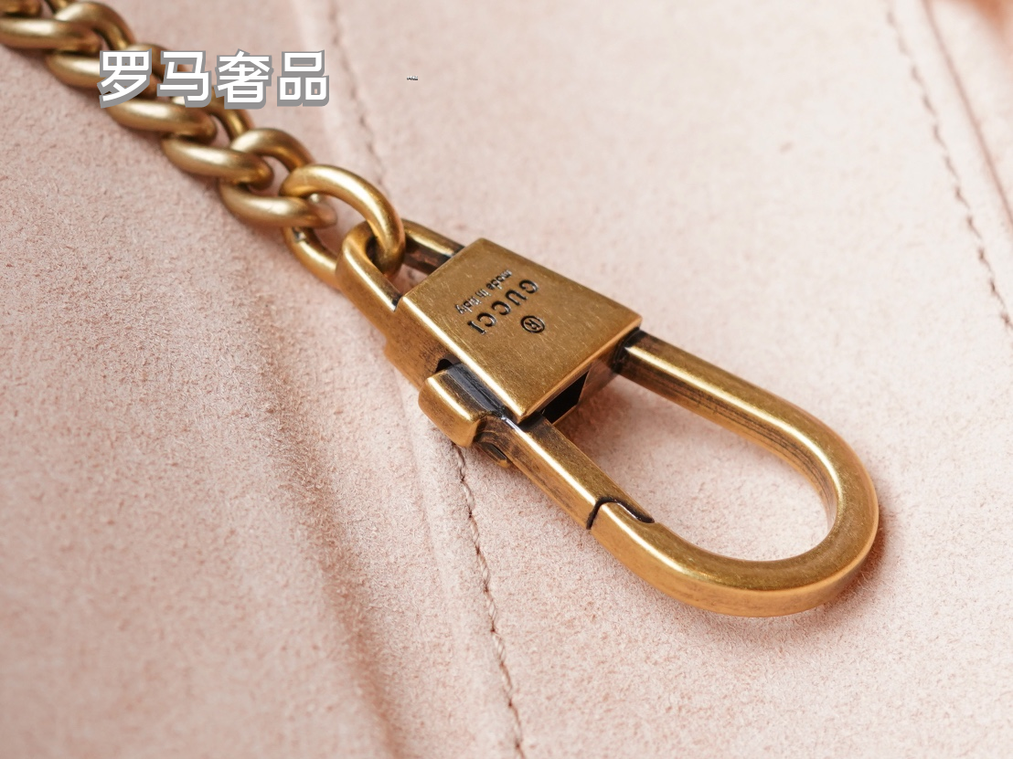 Gucci Cream Chevron Quilted Leather Vanity Bag with Gold Chain Strap