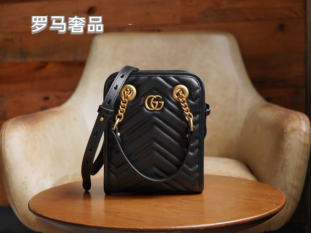 Gucci White Chevron Quilted Leather Mini Crossbody Bag with Gold Chain