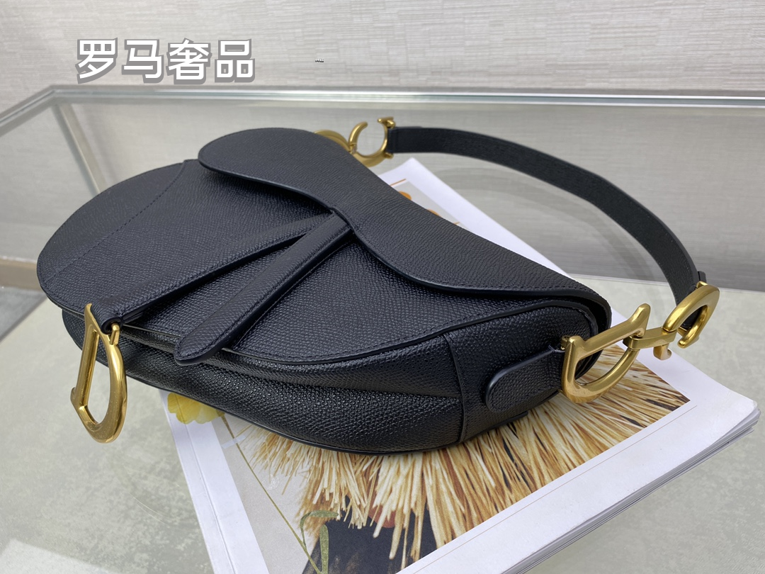 Dior Elegant White Leather Saddle Bag Classic Asymmetric Shoulder Purse