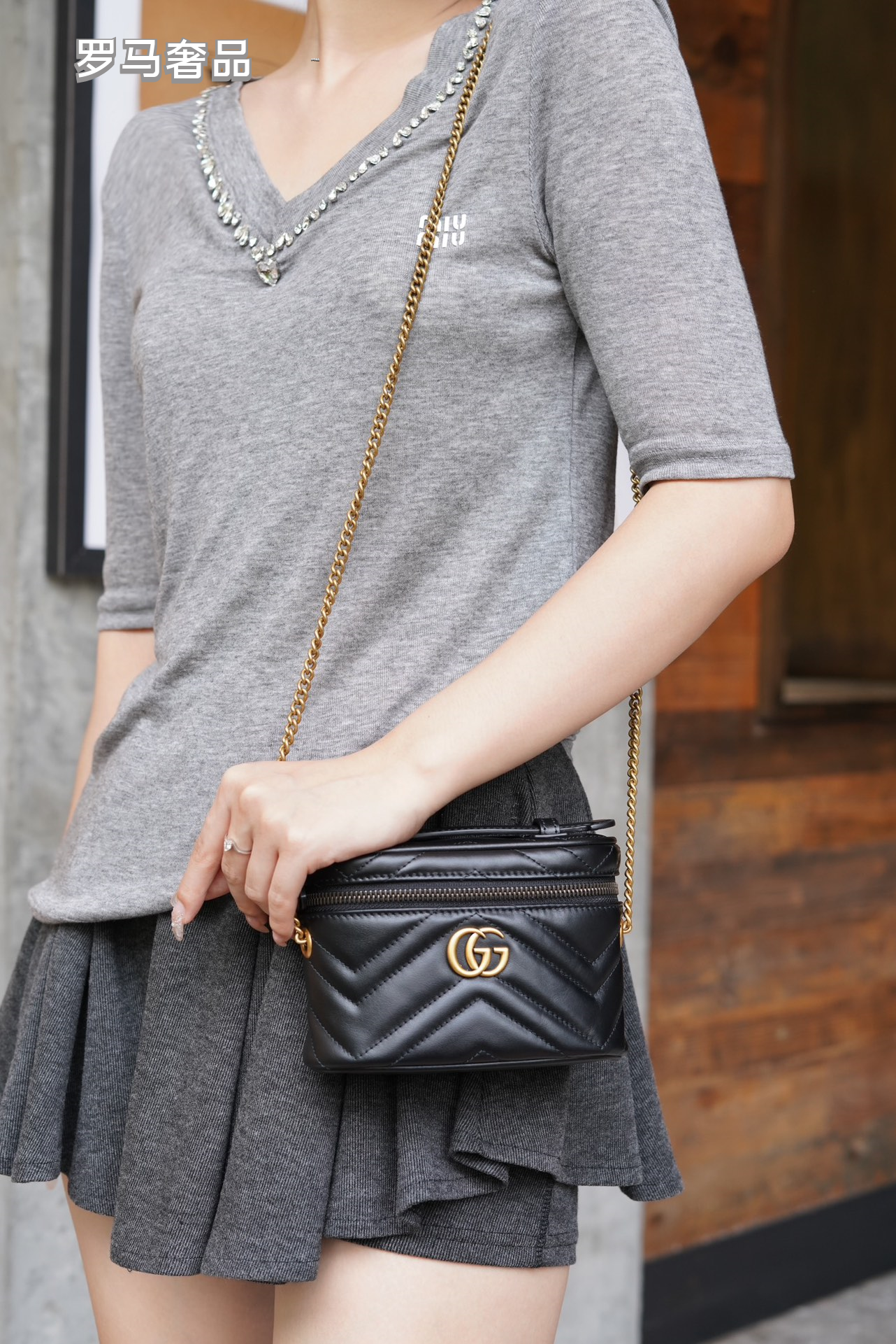 Gucci Cream Chevron Quilted Leather Vanity Bag with Gold Chain Strap