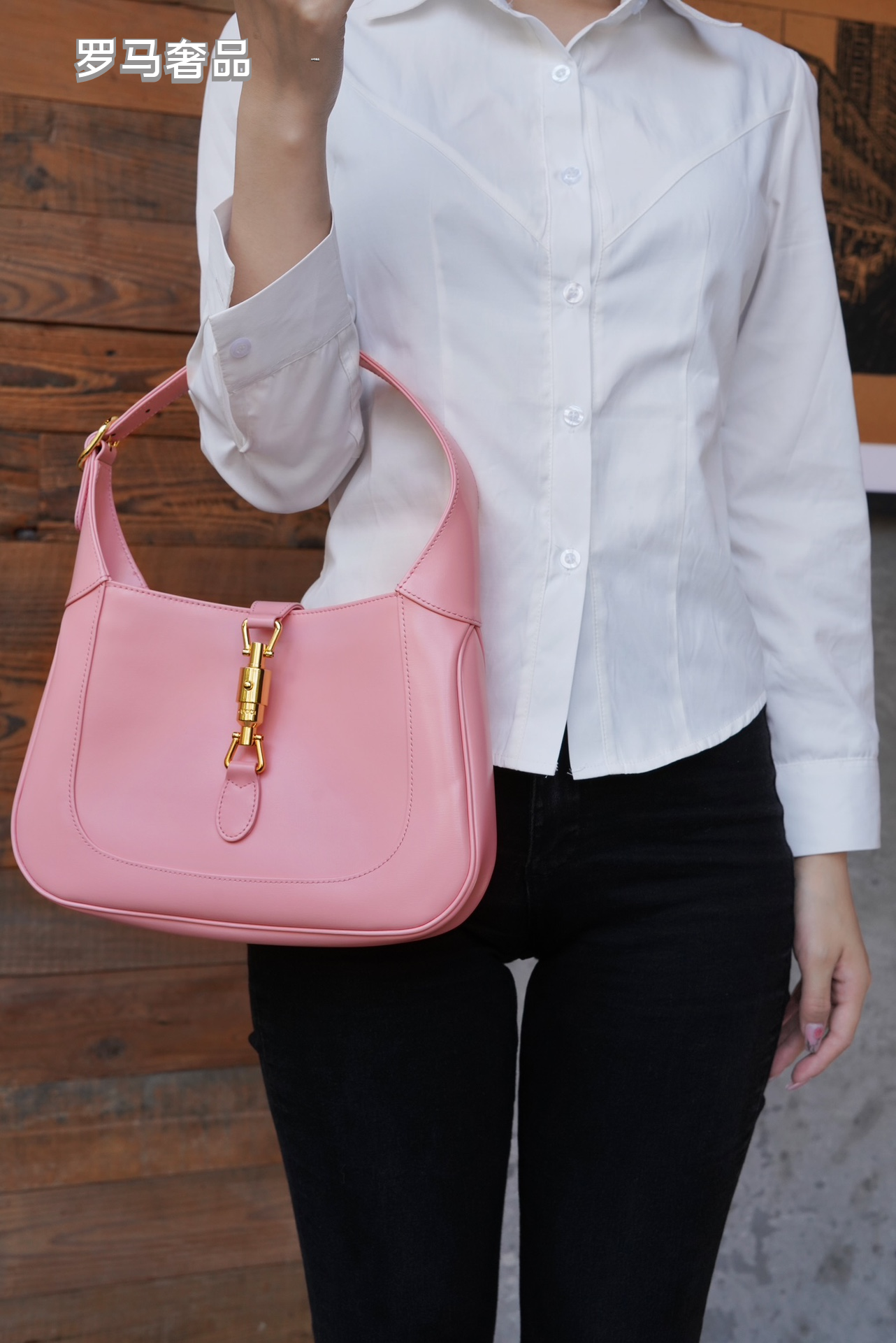 Gucci Vintage Pink Leather Hobo Shoulder Bag with Gold Metal Clasp