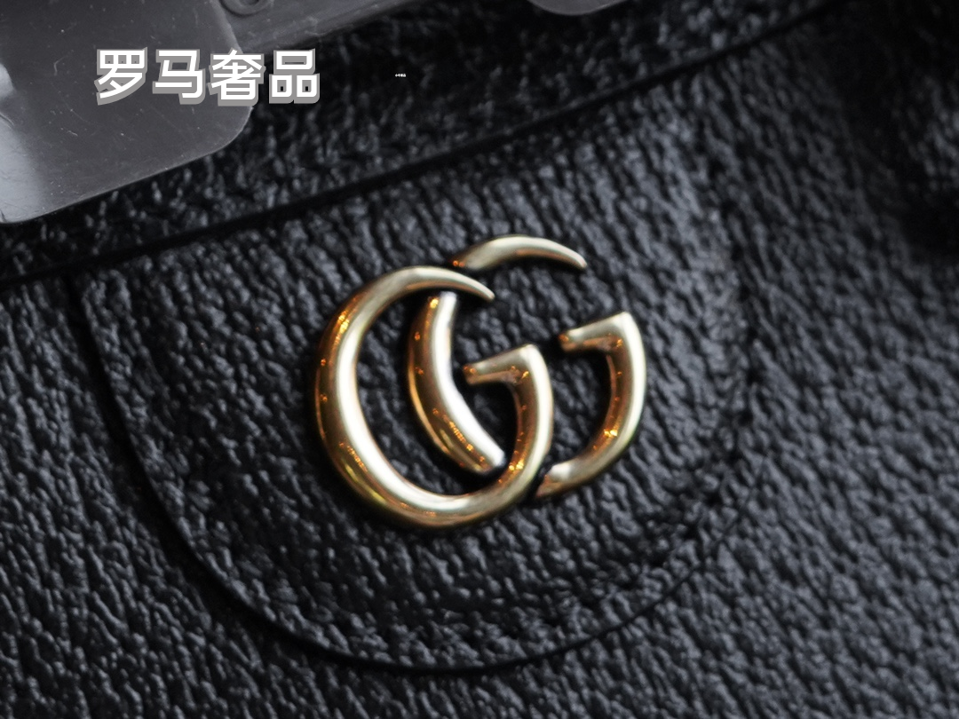Gucci Vintage Off-White Leather Handbag with Bamboo Handle