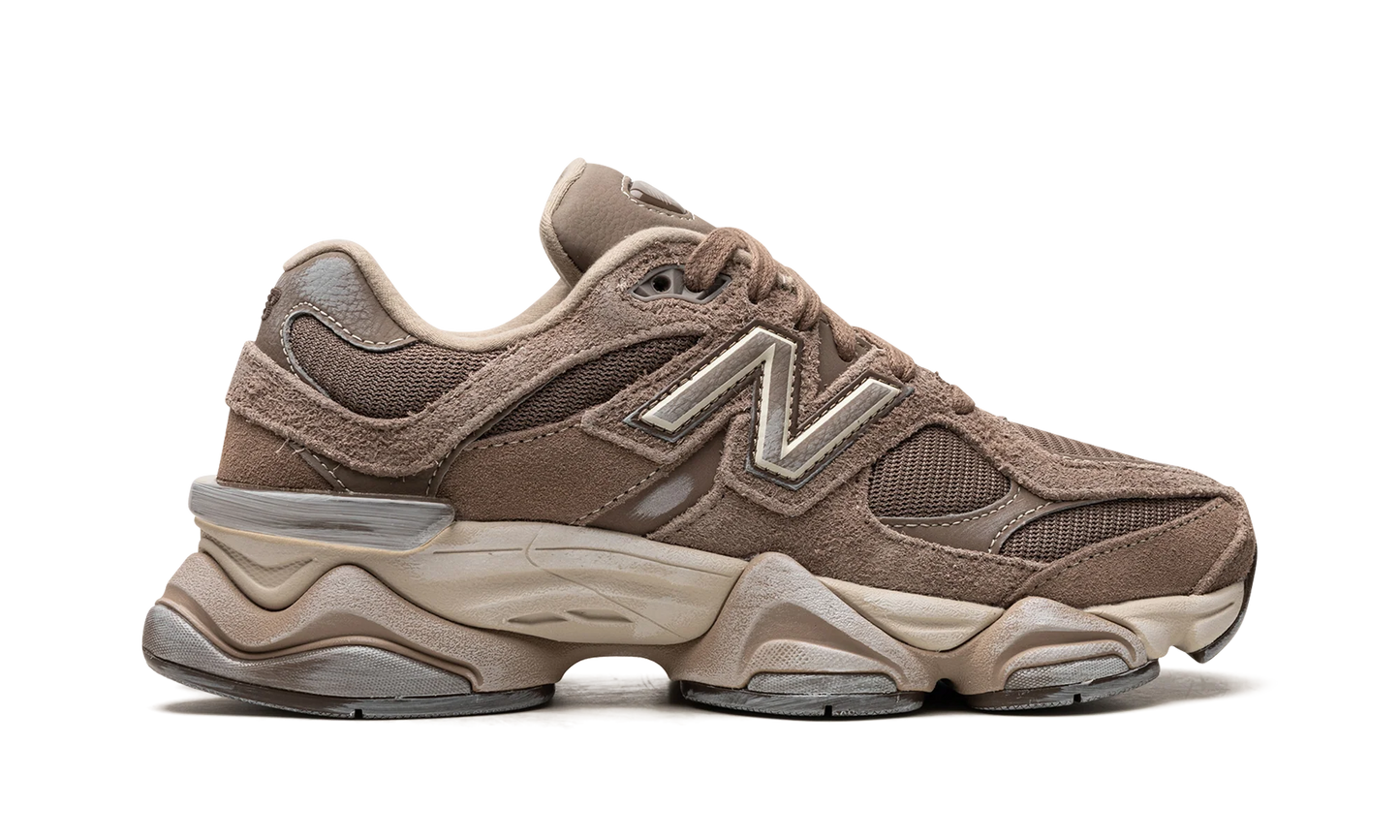 9060 "Mushroom Brown" U9060PB Sneakers